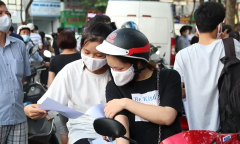Thí sinh hào hứng thử sức bài kiểm tra tư duy lần đầu tiên tổ chức tại trường đại học Bách khoa Hà Nội